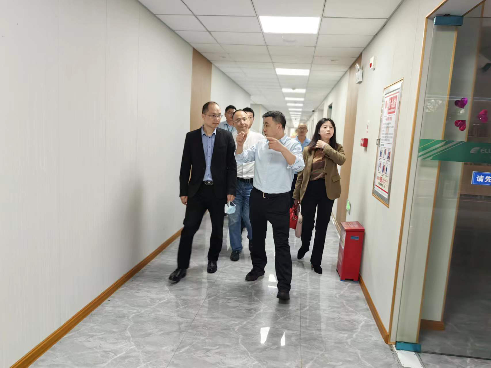 节后慰问暖人心 | 九洲集团党委书记、董事长杨保平一行慰问依顿电子全体员工 