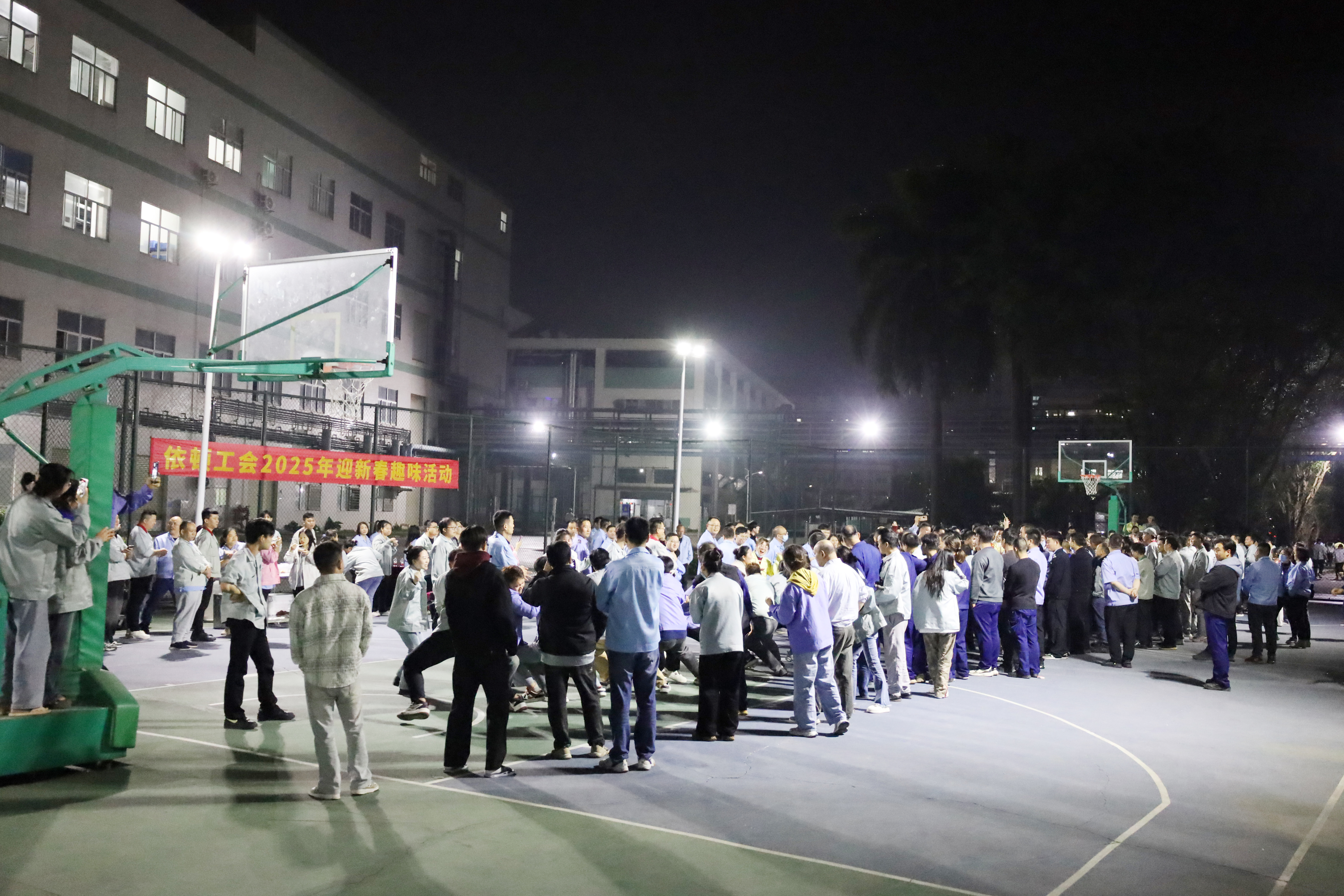 依顿迎新春活动 | 腊八迎新再接力，拔河竞技乐无穷